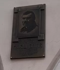 Pamětní deska secesního malíře Hugo Baara